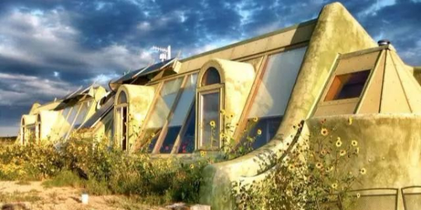 這個(gè)老炮兒建筑師讓難民住垃圾堆，卻贏得全世界尊重！